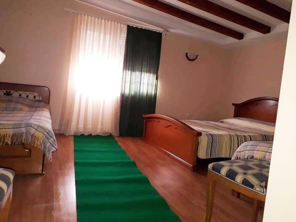 Vila Verd Korce Hotel Bagian luar foto