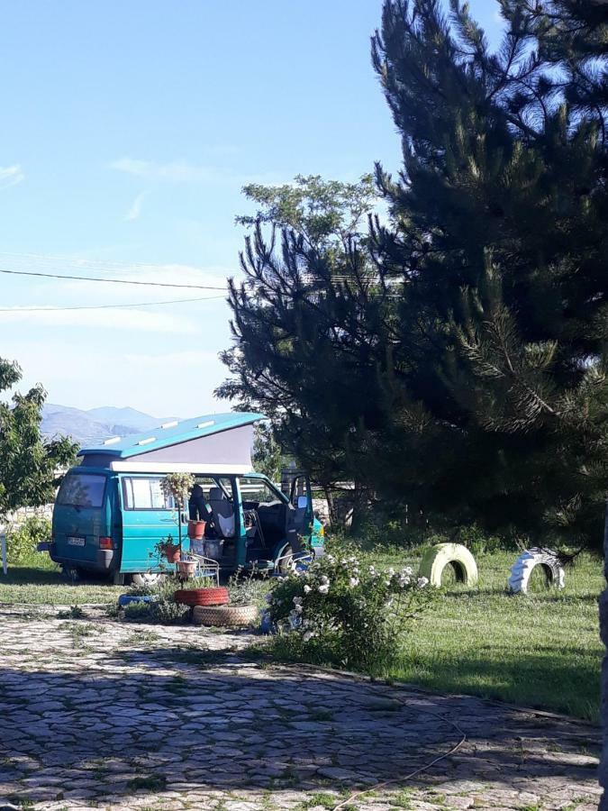 Vila Verd Korce Hotel Bagian luar foto