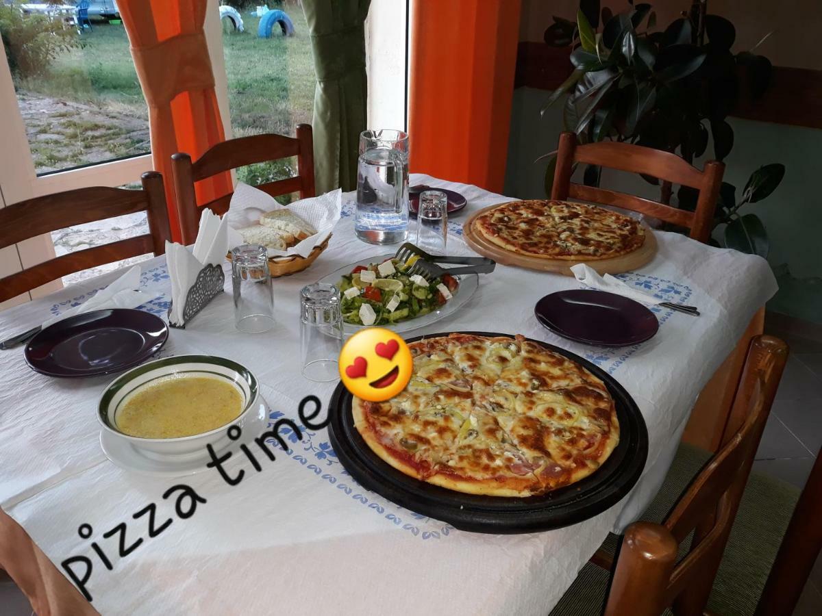 Vila Verd Korce Hotel Bagian luar foto