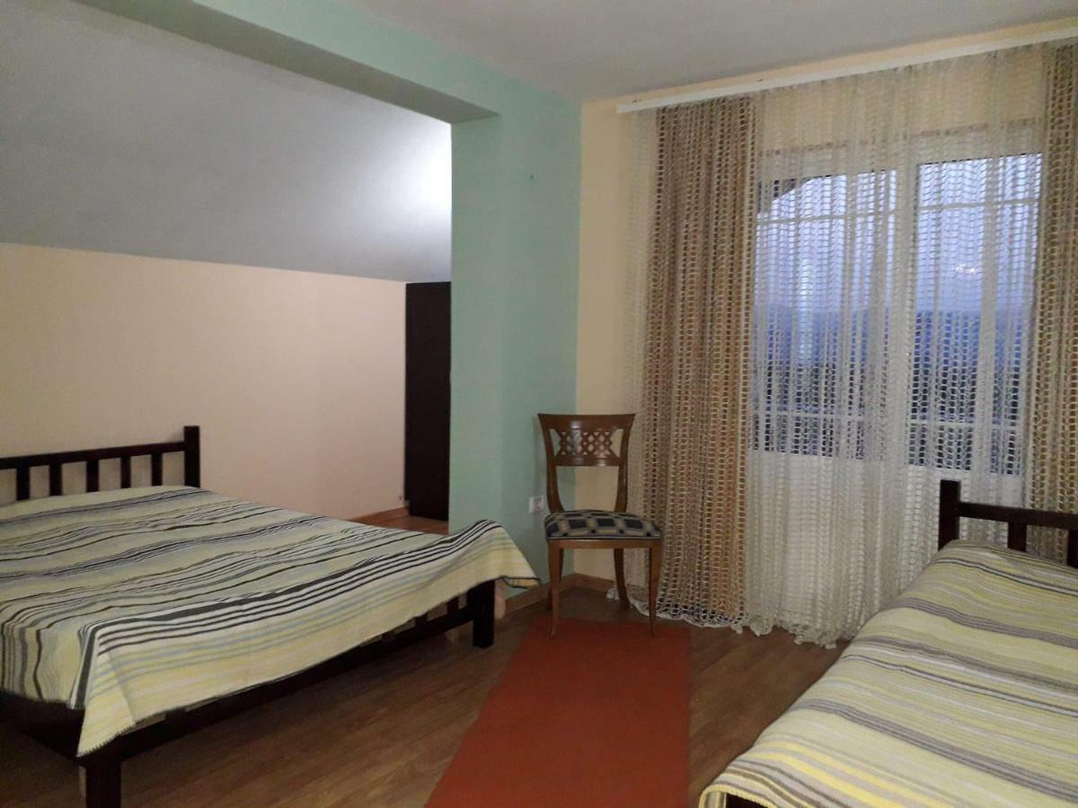 Vila Verd Korce Hotel Bagian luar foto