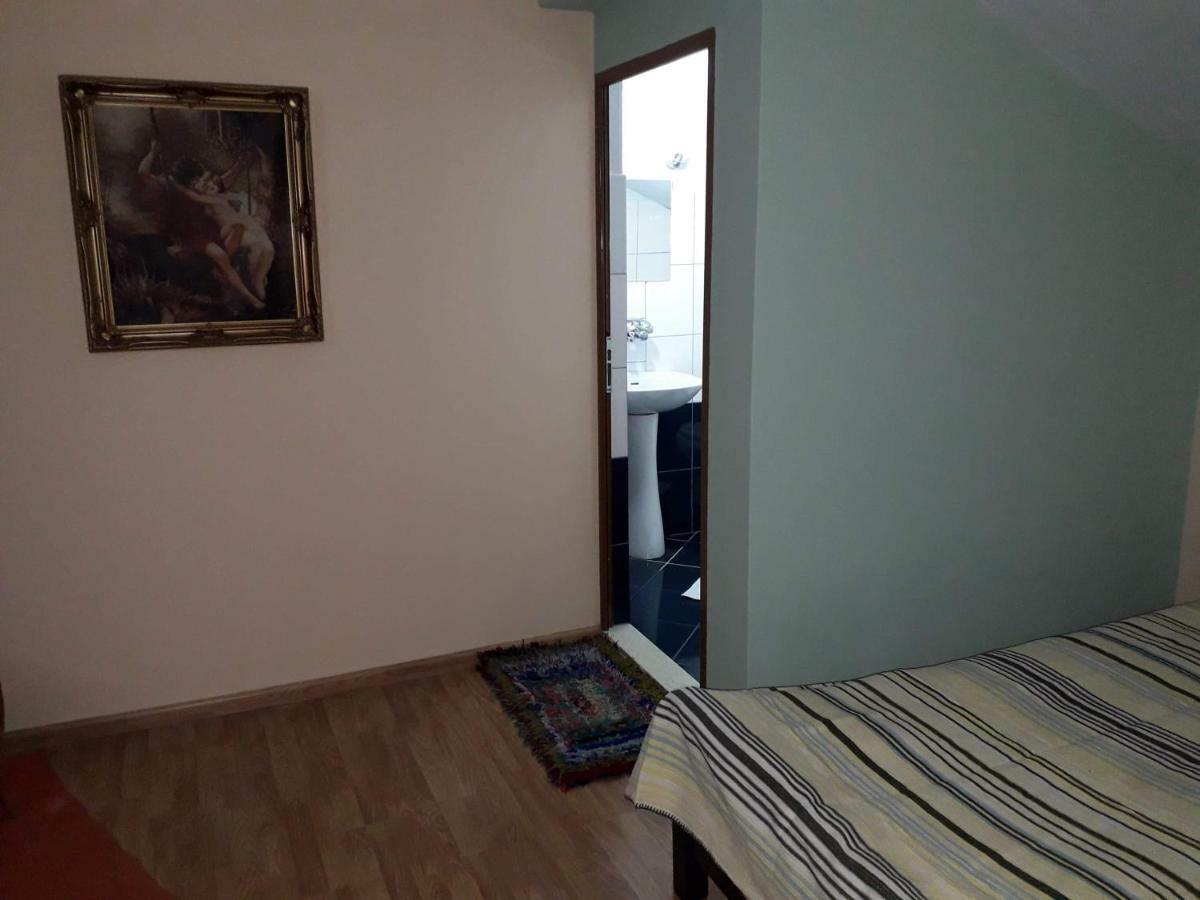 Vila Verd Korce Hotel Bagian luar foto